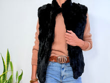 Cargar imagen en el visor de la galería, FUR VEST - BLACK