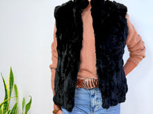 Cargar imagen en el visor de la galería, FUR VEST - BLACK