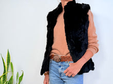 Cargar imagen en el visor de la galería, FUR VEST - BLACK