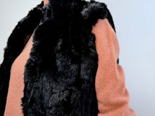 Cargar imagen en el visor de la galería, FUR VEST - BLACK