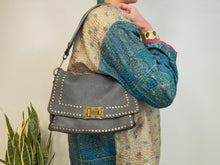 Cargar imagen en el visor de la galería, STUD WASHED LEATHER BAG GREY