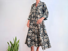 Cargar imagen en el visor de la galería, INDIGO DRESS - CREAM