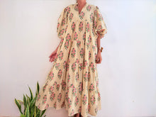 Lade das Bild in den Galerie-Viewer, SAINT-TROPEZ – BLAUES GESTREIFTES KLEID