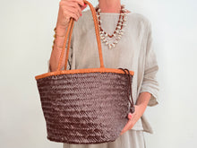Load image into Gallery viewer, BICOLOR BASKET BAG - CHOCOLATE