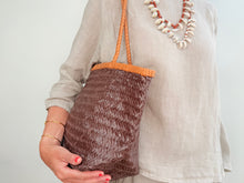 Load image into Gallery viewer, BICOLOR BASKET BAG - CHOCOLATE