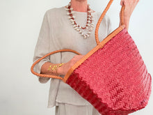 Load image into Gallery viewer, Two-tone basket bag - red