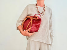 Load image into Gallery viewer, Two-tone basket bag - red