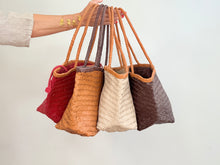 Load image into Gallery viewer, Two-tone basket bag - red