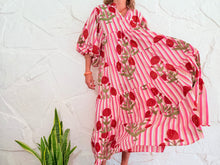 Lade das Bild in den Galerie-Viewer, SAINT-TROPEZ – ROSA GESTREIFTES KLEID