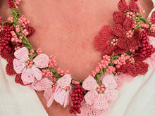 Load image into Gallery viewer, BOUQUET NECKLACE - 10