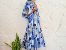 Lade das Bild in den Galerie-Viewer, SAINT-TROPEZ – BLAUES GESTREIFTES KLEID