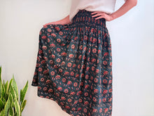 Charger l'image dans la galerie, INDIGO SKIRT - BLUE FLOWERS
