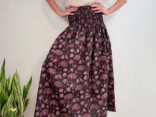 Lade das Bild in den Galerie-Viewer, INDIGO SKIRT - BROWN
