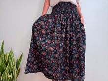 Charger l'image dans la galerie, INDIGO SKIRT - BLUE TREES