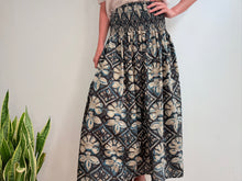 Lade das Bild in den Galerie-Viewer, INDIGO SKIRT - CREAM