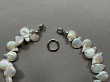 Charger l'image dans la galerie, SMALL FLAT PEARL NECKLACE