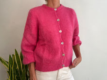 Lade das Bild in den Galerie-Viewer, MOHAIR-CARDIGAN MIT KNOPF – ROSA
