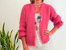 Lade das Bild in den Galerie-Viewer, MOHAIR-CARDIGAN MIT KNOPF – ROSA