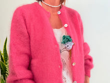 Lade das Bild in den Galerie-Viewer, MOHAIR-CARDIGAN MIT KNOPF – ROSA