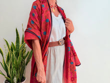 Lade das Bild in den Galerie-Viewer, BESTICKTER SEIDENSCHONER 22