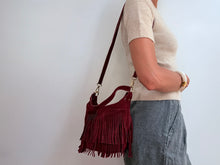 Cargar imagen en el visor de la galería, FRINGE BAG - BURGUNDY