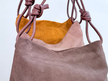Cargar imagen en el visor de la galería, KNOT BAG - MUSTARD