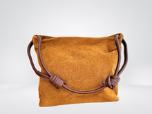 Cargar imagen en el visor de la galería, KNOT BAG - MUSTARD