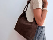 Cargar imagen en el visor de la galería, KNOT BAG - CHOCOLATE