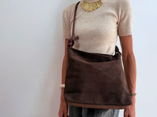 Cargar imagen en el visor de la galería, KNOT BAG - CHOCOLATE