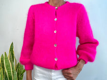 Lade das Bild in den Galerie-Viewer, MOHAIR-CARDIGAN MIT KNOPFVERSCHLUSS - PINK