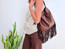Lade das Bild in den Galerie-Viewer, FRINGE BAG - CHOCOLATE