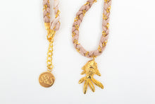 Cargar imagen en el visor de la galería, GOLDFISH SILK NECKLACE - BEIGE