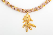 Cargar imagen en el visor de la galería, GOLDFISH SILK NECKLACE - BEIGE