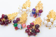 Charger l'image dans la galerie, SHORT GRAPE EARRING - BURGUNDY