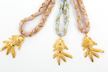 Cargar imagen en el visor de la galería, GOLDFISH SILK NECKLACE - BEIGE