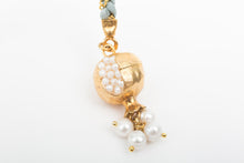 Charger l'image dans la galerie, WRAP POMEGRANATE LONG NECKLACE - PEARL