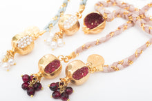 Cargar imagen en el visor de la galería, WRAP POMEGRANATE LONG NECKLACE - BURGUNDY