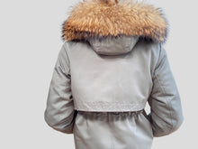 Cargar imagen en el visor de la galería, PARKA RABBIT/FOX - GREEN