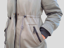 Cargar imagen en el visor de la galería, PARKA RABBIT/FOX - GREEN