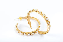 Load image into Gallery viewer, LOOP EARRINGS - PEARL
