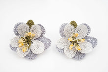 Load image into Gallery viewer, 50´s FLOWER EARRING - GREY
