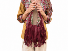 Cargar imagen en el visor de la galería, MINI FRINGE BAG - BURGUNDY
