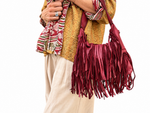 Cargar imagen en el visor de la galería, MINI FRINGE BAG - BURGUNDY
