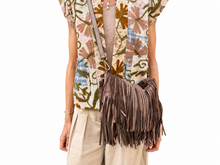 Cargar imagen en el visor de la galería, MINI FRINGE BAG - TOPO
