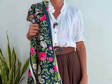 Lade das Bild in den Galerie-Viewer, BESTICKTER SEIDENSCHONER 22

