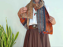 Cargar imagen en el visor de la galería, SMALL SILK SCARF 20
