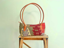 Charger l'image dans la galerie, BAGUETTE KILIM BAG 11
