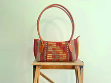 Charger l'image dans la galerie, BAGUETTE KILIM BAG 4
