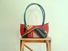 Charger l'image dans la galerie, BAGUETTE KILIM BAG 5
