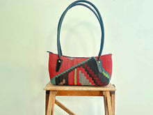 Charger l'image dans la galerie, BAGUETTE KILIM BAG 5
